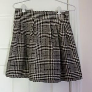 Candie’s black and white skirt